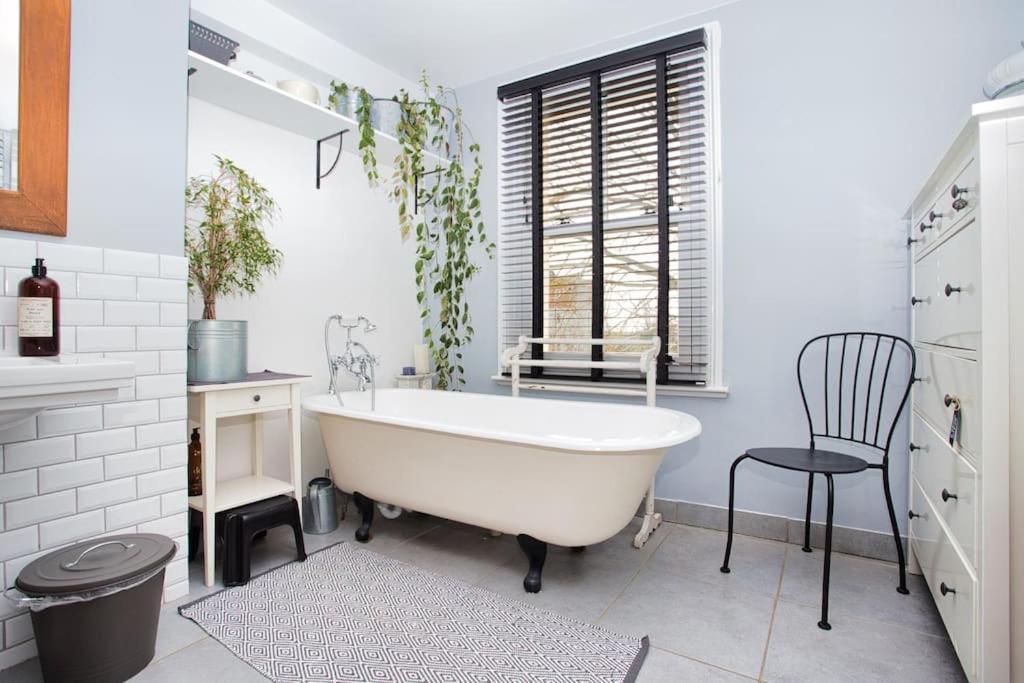 Restful And Cosy 4 Bed Home Minutes From The Beach ساندجيت المظهر الخارجي الصورة
